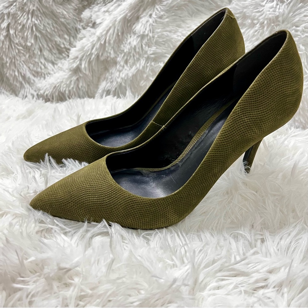 Aldo Hunter Green Heels. Size 7.5.